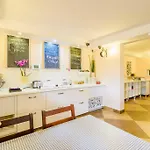 Omega Bed & Breakfast