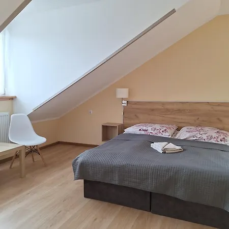 Omega ベッド・アンド・ブレックファスト